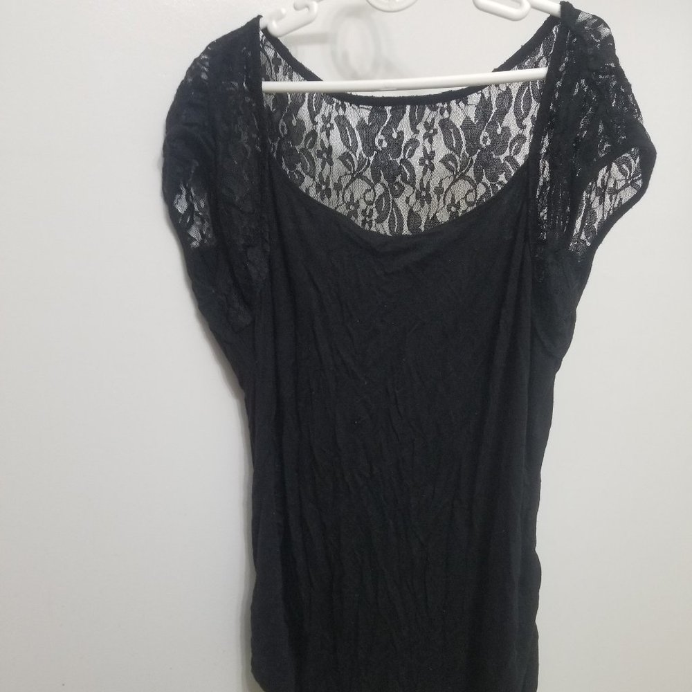 black w floral lace women's M top, brand unknown
